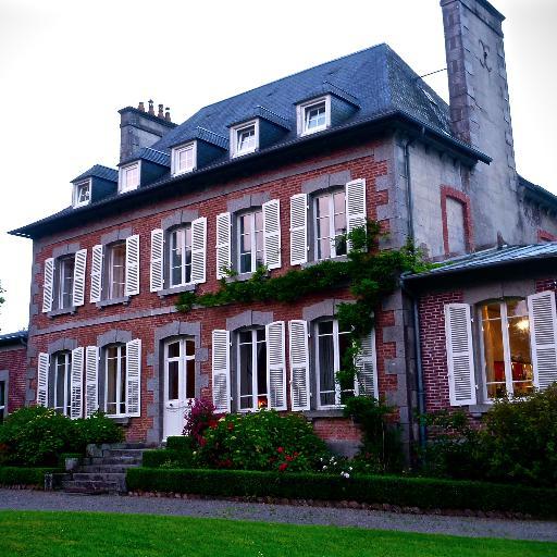 Elegant private rental guest house on 3 acres of land in Lower Normandy; Château sur Le Jardin focuses on a relaxed atmosphere amongst beautiful gardens.