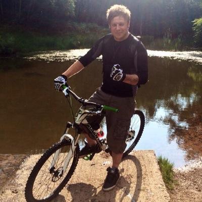 Football fan, mountain bike fan, loving farther and head of Business Development and Marketing at Tempest Ford Lichfield. (my views are my own)