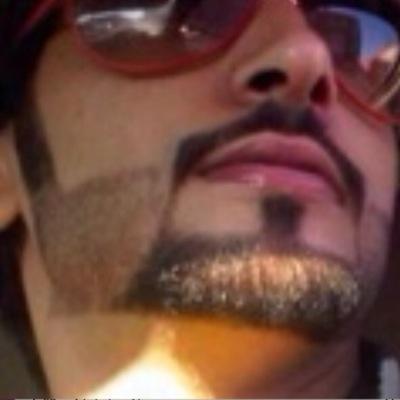 أبكي عليكـ . . أم أبكي على نفسي . . أم أبكي على ماضاع من أمسي . . أم أبكي على دنيا أشبعتني ضرباً دون لمسي . . Insta : twsyl.syr1