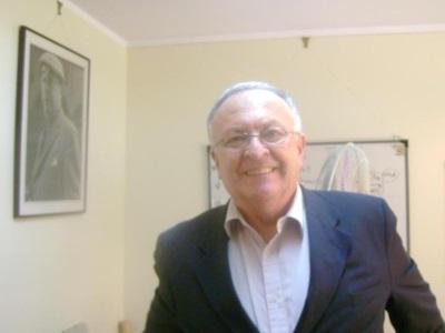 41francie's profile picture. Doble licenciado. ¿Abogado? Miembro del equipo de baloncesto del Luther King de 2 Autonóica. REY DE LA AUDIOTECA hora y por siempre.