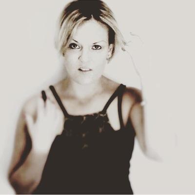 singer songwriter , all round music head http://t.co/sq2iMBD70d
Official Vevo Kymberley Myles
avaliable for Live Peformance and Private Events