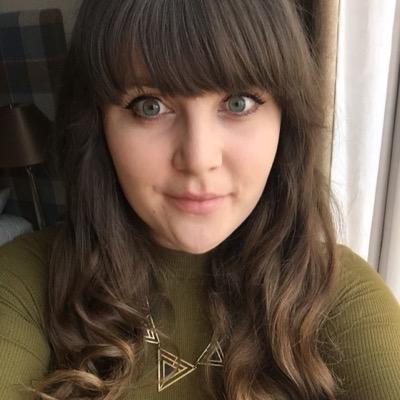 32 Year old Baking Blogger. Constant Daydreamer. Cake Addict.