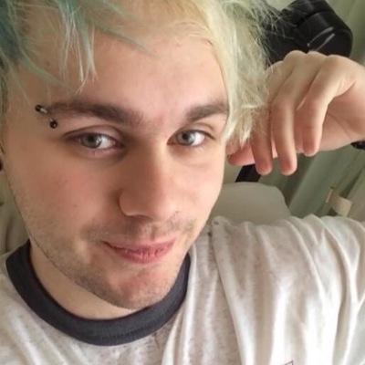 non è bello ciò che è bello ma è bello ciò che è Michael Clifford