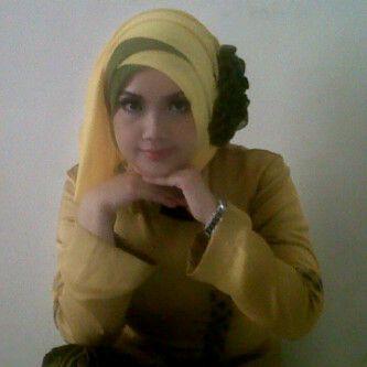 Dalam cinta, ketika ada yang berbeda, jangan mencari siapa yang salah, karena kamu dan dia adalah tim yang sama dengan tujuan yang sama.