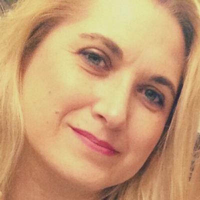 Editrice d'Expression Cosmétique, magazine français-anglais destiné à l'industrie de la Beauté : de l'ingrédient au packaging. Mes tweets n'engagent que moi.