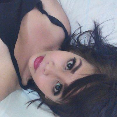 hollllamariaaaa's profile picture. All about the bass.  http://t.co/ZFeMyCuBgV.Laugh