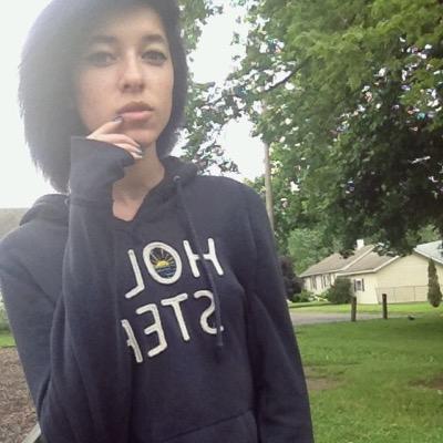 a girl with an (un)healthy obsession for colored hair, french fries, and tøp ((this is a backup))
