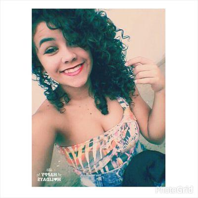 Sou como você me vê.
Posso ser leve como uma brisa ou forte como uma ventania,
Depende de quando e como você me vê passar...
Clarice Lispector
