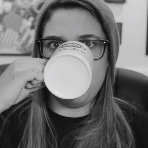 Somos mais de 1,5 milhão! Malena é a maior gamer feminina do Brasil e influente no mundo dos jogos, com apenas 20 anos. Siga-nos para saber mais dela (ou não).