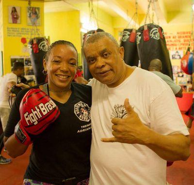 Treinadora de Boxe na Academia de Boxe Nobre Arte e preparadora física.
Filha do Mestre Claudio Coelho!
Sejam Bem vindos meus amigos(a)é sempre um prazer!