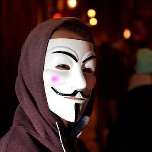 Peuple du monde libre, nous sommes #Anonymous
Nous sommes Légion,
Nous ne pardonnons pas,
Nous n'oublions pas,
Redoutez nous.