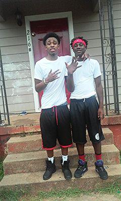a nigga like me gotta chase my dreamssmokin green,sippin lean hit tha scene picture perfect clean kik@kingcraver like my pic ill return