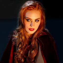 YepVsNope's profile picture. Accanita lettrice, innamorata della scrittura, nerd senza speranza.
Fra le altre cose, sono un'appassionata di wrestling.
Here I am.