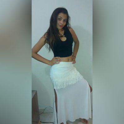 Ela é linda, é uma delícia
Mas é cheia de malícia
Faz qualquer um se apaixonar