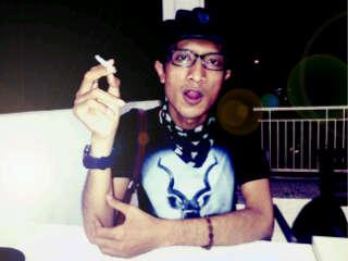 ferig_winahyoe's profile picture. Biar bagaimana aku masih punya tuhan