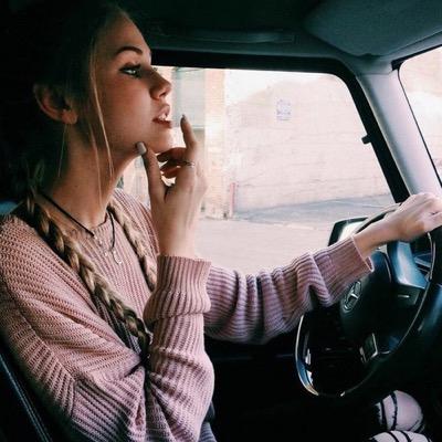 Lunarpgmrmb's profile picture. bordeline