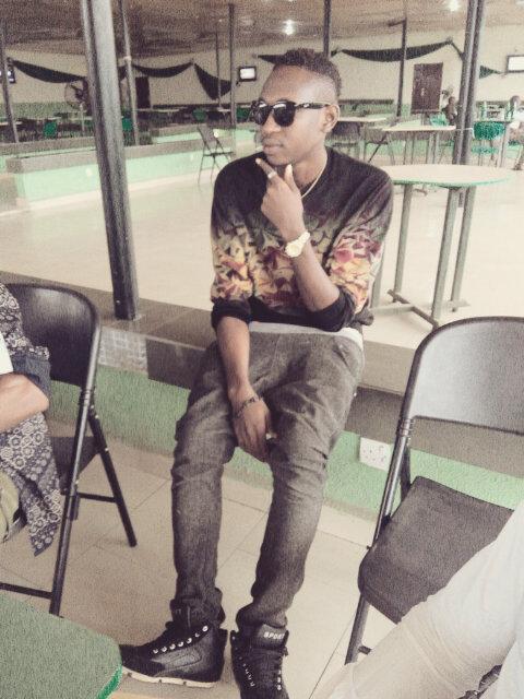 A yung media mogul, singer nd entertainer...ve a litle tatoo i lv xo much☺.ping ♍ε 2678E338