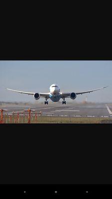 I am an plane spotter on Amsterdam, schiphol, i travel much for planes. 
My favorite plane is 787 Etihad.