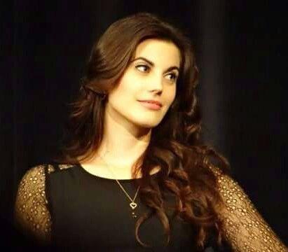 MeghanRPGDH_'s profile picture. Meghan Gashes || 27 ans || Chirurgienne || TPE et TPD || Calme, intelligente, souriante, empathique || Jalouse, lunatique, s'énerve vite || Droguée à l'amour.