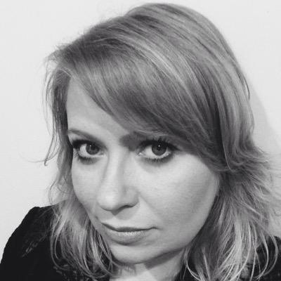 UX Designer na Base, professora na faculdade Dom Bosco e várias outras coisas nas horas vagas.
