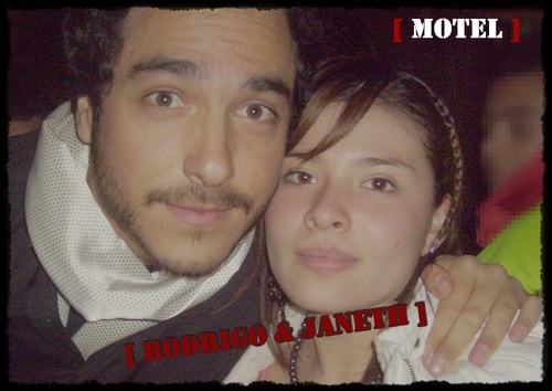soy bonita y buena onda :P 
mi cumple es 23 de agosto .. !