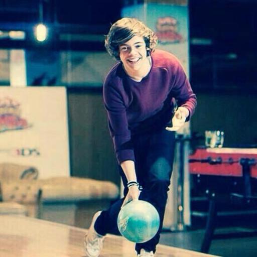 Aperfect girl isn't real .a real girl girl isn't perfect-Harry Styles