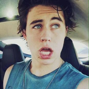 Zayeitzel447766's profile picture. gt: Queen X Ari X