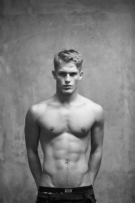just an average guy who loves the female body in every sexy way. XXX rated Retweets and post's! 18+ any women have sex, hit me up