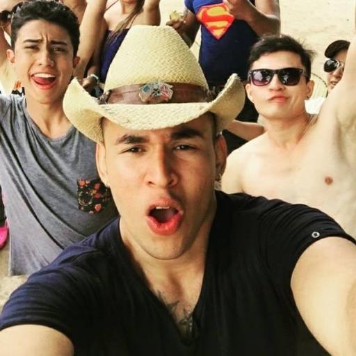 la vida es muy corta para lidiar con gente Idiota, si te caigo mal relájate y comete una hayaca no pretendas que sea yo quien alimente tu Ego.