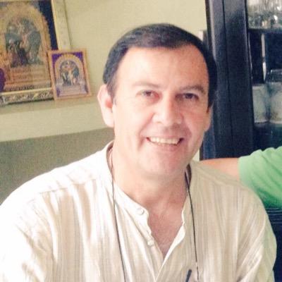 Somos una empresa dedicada a la elaboración de encimeras o tableros de cocinas, tocadores, islas, baños con piedras granito (al escoger ), mármol, cuarzo, etc.