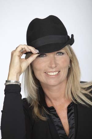 EllaMeijer's profile picture. Life isn't about waiting for the storm to pass, it's about learning how to dance in the rain