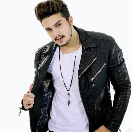 -Fã Clube em processo de oficialização Entre terras estranhas eu te encontrei, e me fiz prisioneira do teu coração. @luansantana