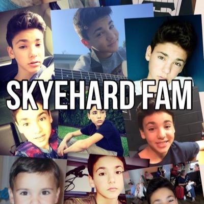 Just some girls that love a 15 year old boy❤️@iamdanielskye
