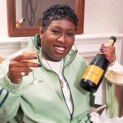 WeekendKinda's profile picture. ~*Livin on the edge of the weekend*~