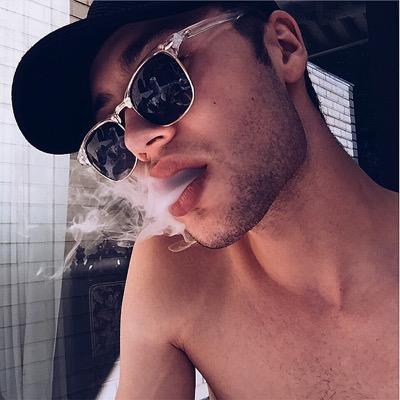 jaydenrpgmrmb's profile picture. l'objet de mon affection c'est ma bite.