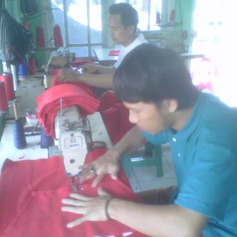 msdkonveksi's profile picture. Konveksi JAKET | KAOS | KEMEJA | WANGKI | ALMET partai besar & kecil u/ keperluan sekolah,komunitas,grosir dll..
Telp. 087759634199 | 08818272205 | pin:325C3D46