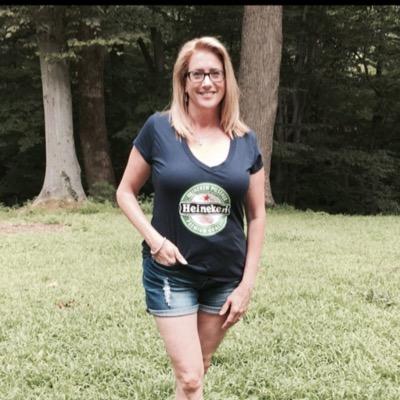 juliecoxva's profile picture. #Redskins • #Capitals • #Gators