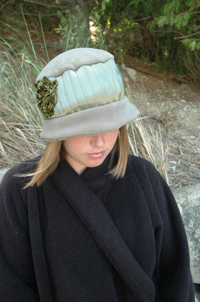 Kate Strong is a hat maker with a line of stylish polar fleece hats, coats and mittens for women and kids. http://t.co/ExOoYdxW