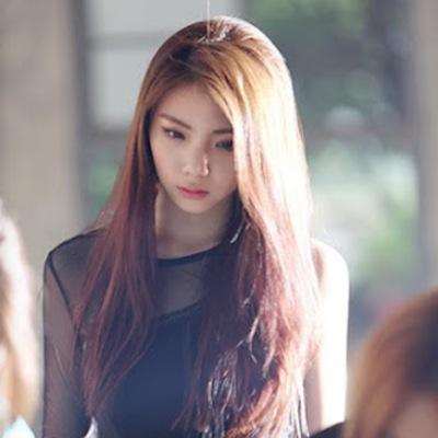 AfterSchool's Lee Kaeun 94Liner #FΔVOR #ΔNUFAMS #BWRCK