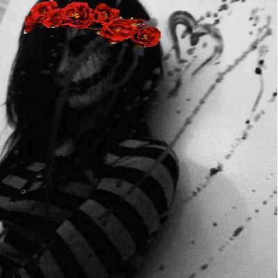 “Lets play a game, one that's my taste~. Here's how you play... You scream and try to hide while I find you and rip your heart from your chest~.” »RolePlay«