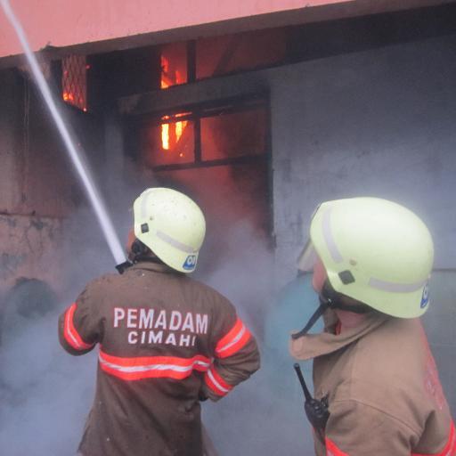 pemadam_cimahi's profile picture. Bila terjadi kebakaran dan kondisi darurat di wilayah Cimahi dan sekitarnya hubungi : 
(022) 6658113

follow IG @pemadamkotacimahi