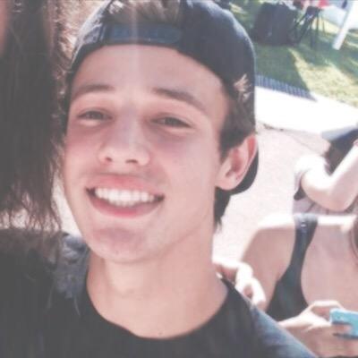 iconsnthings's profile picture. tumblr: headersnstuff