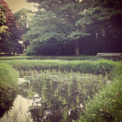 Een monument gerealiseerd door Joyce Bloem. Voor iedereen die, op welke manier dan ook, verbonden is of verbinding voelt met Indië/Indonesië