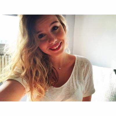 amandineb38's profile picture. holidaaaays