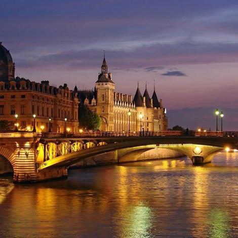 Your #traveling partner in #Paris!!! Наши #трансферные услуги доступны в режиме 24/7!!! Instagram: https://t.co/jIiN6ucDsr
