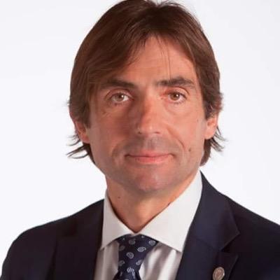 Advocat, M.B.A, diplomat en comunicació i lideratge polític, socialdemocrata i europeista. Ex-Tinent d’Alcalde de l’Ajuntament de Terrassa.
