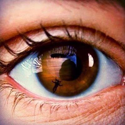 SOÑADORA,MULTIFACETICA,APASIONADA DE LA VIDA;AMANTE D LA ADRENALINA Y RETOS;EN MI MENTE SOLO EXISTE LA CERTEZA D LA FE.AGRADECIDA CON DIOS X LAS BENDICIONES.