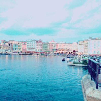 poemer000's profile picture. あなたの横じゃなくても良い。ただ、そばにいてください。恋をつぶやきます。