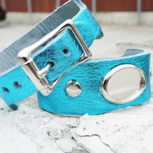 The Looksy bracelet ® is the mirror you wear. Made in USA. A fashionable leather bracelet to check your look with a flip of the wrist!