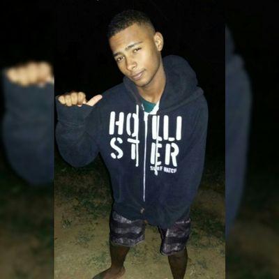 wlgomess's profile picture. mlk maneiro mlk tranquilo mais tiro a paciencia ela elle vira bicho